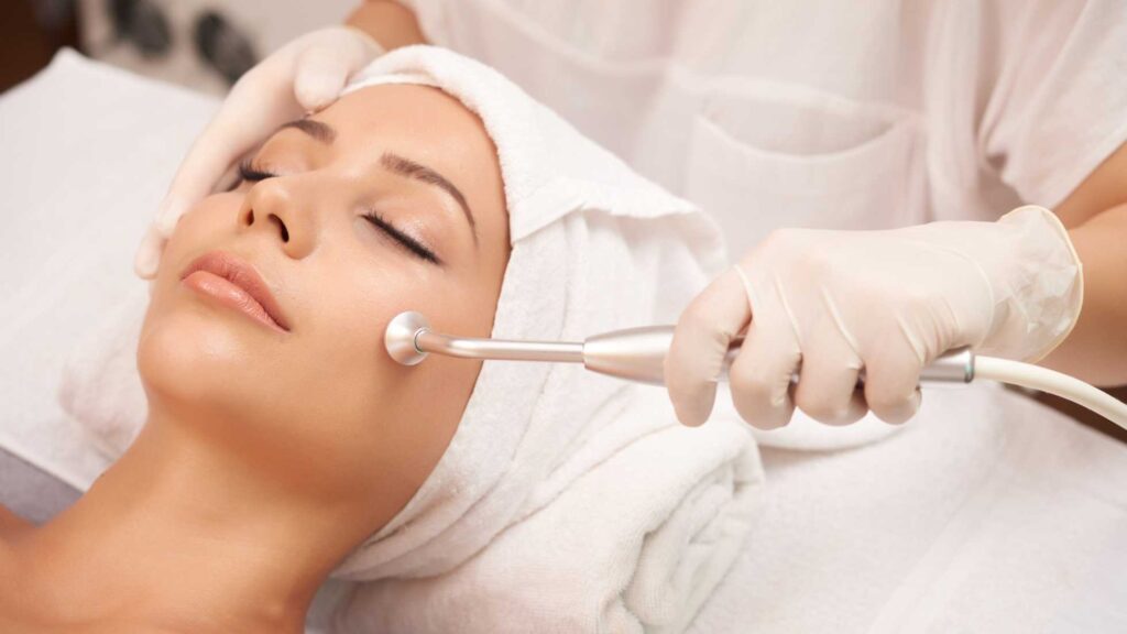 Microdermabrasion for skin wheting 